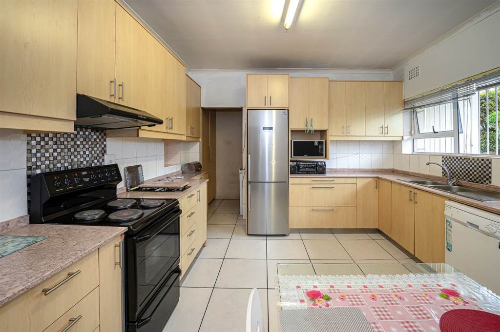 4 Bed House in Parow photo number 15