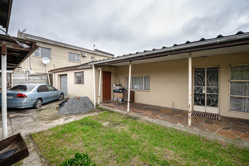 4 Bed House in Parow photo number 30