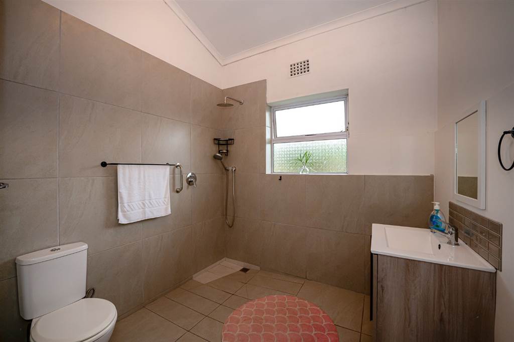 4 Bed House in Parow photo number 23