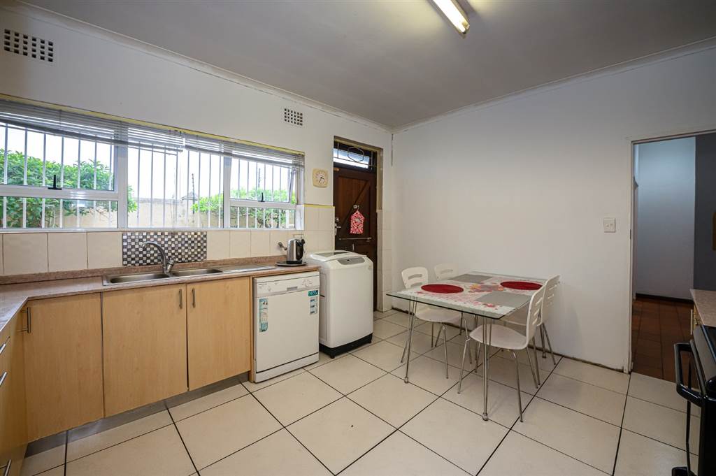 4 Bed House in Parow photo number 17