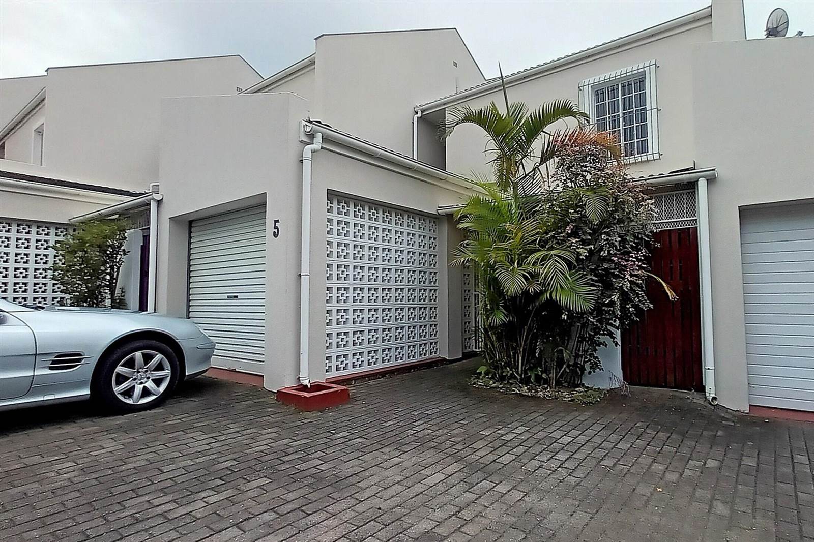 3 Bed Townhouse in Bonza Bay photo number 1