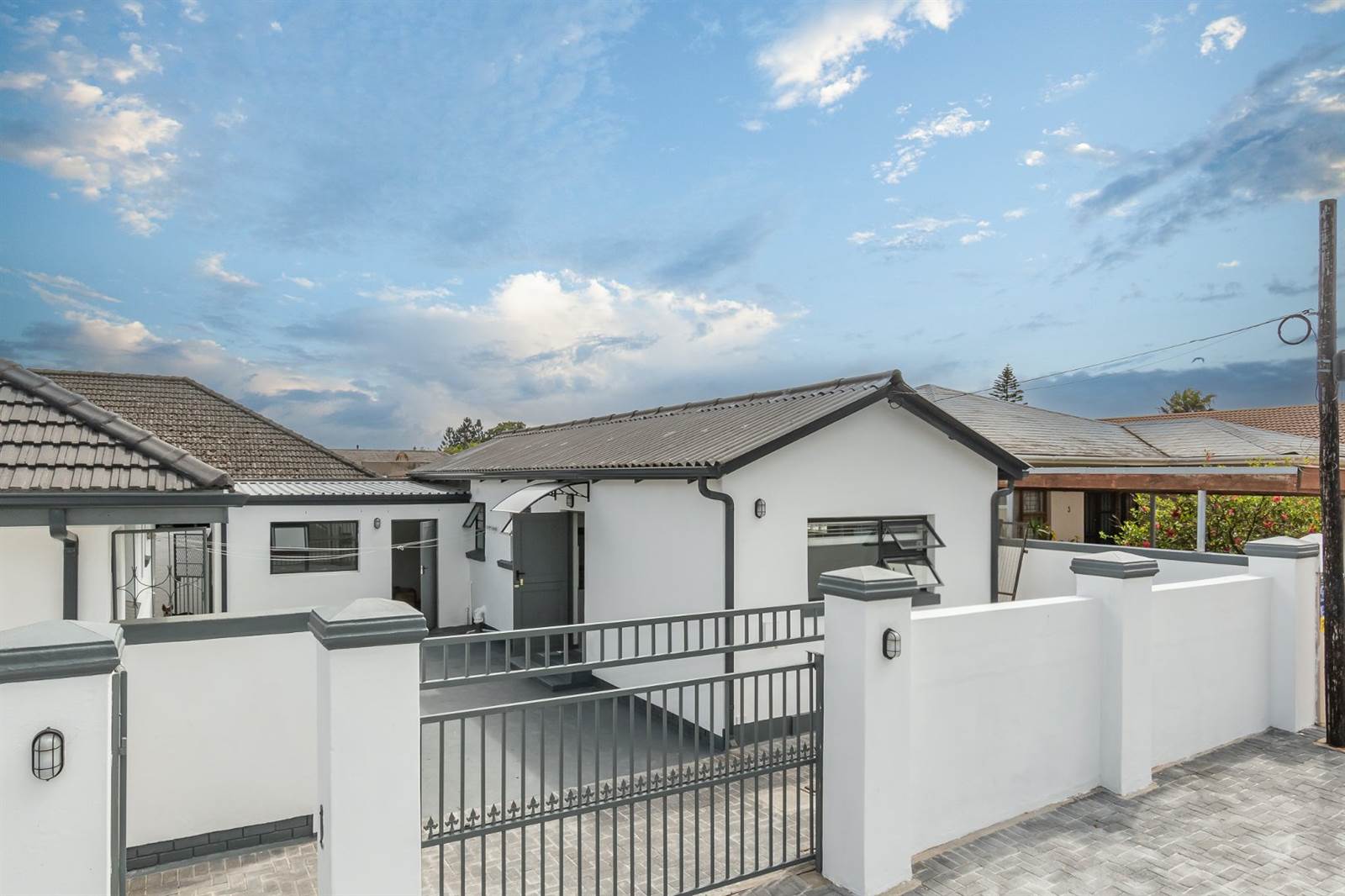 4 Bed House in Rondebosch East photo number 2
