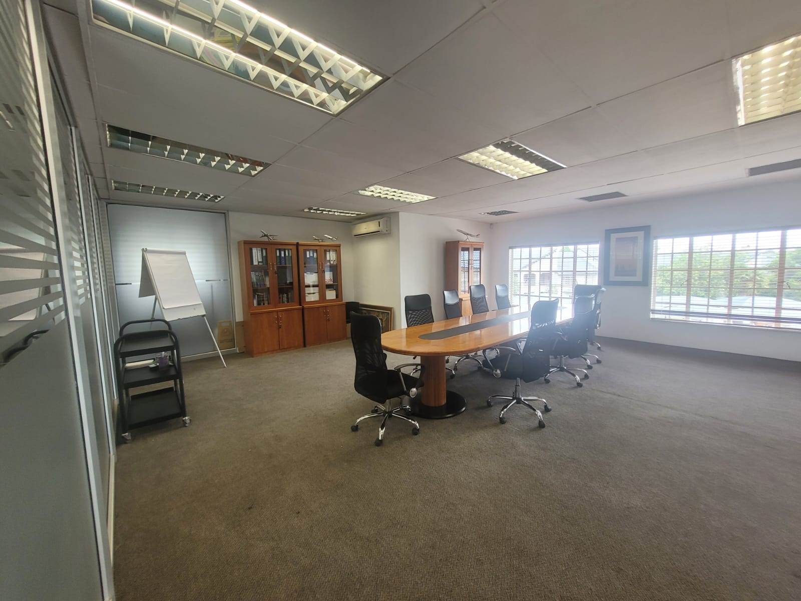 220  m² Commercial space in Glen Marais photo number 18