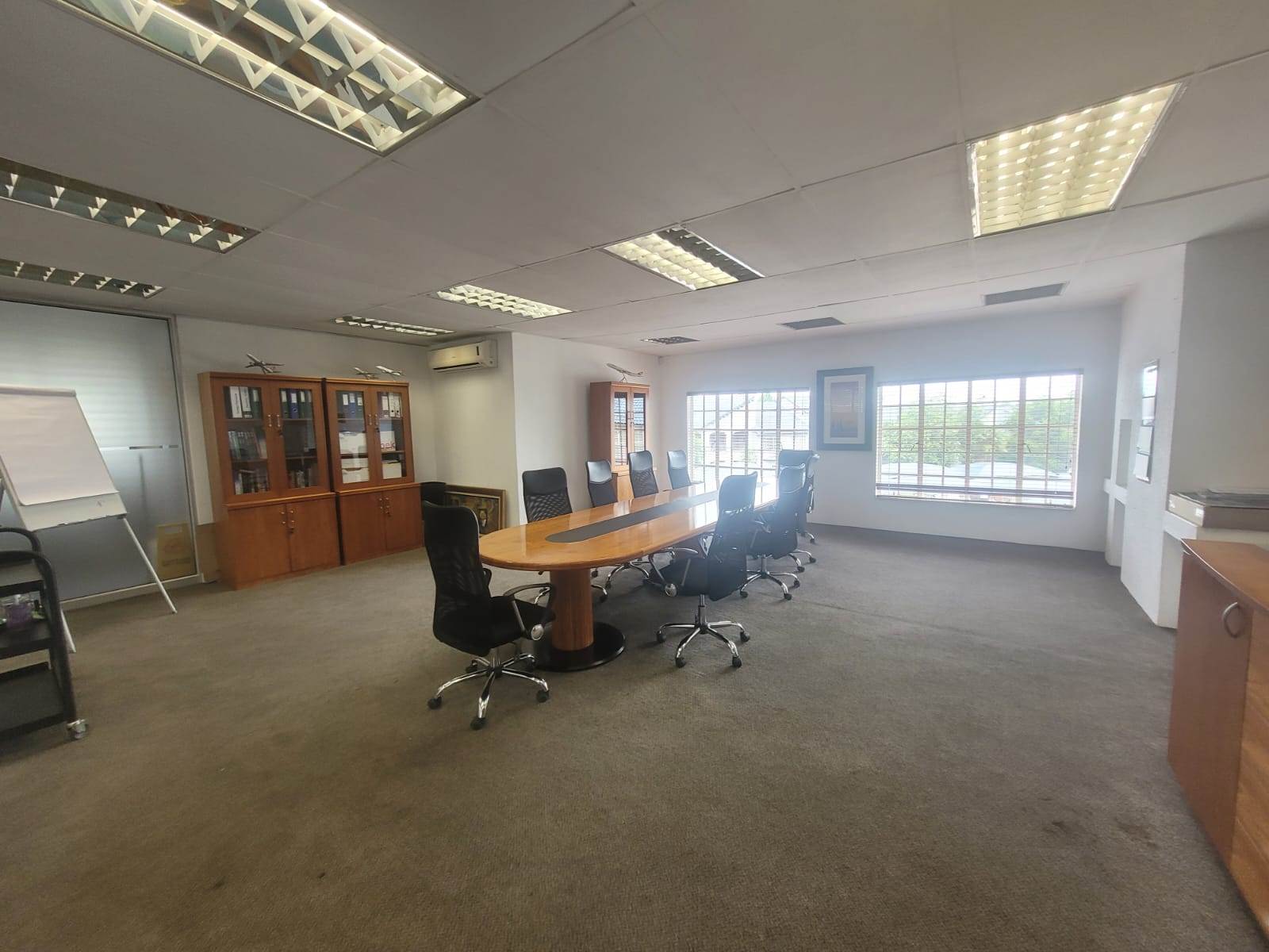220  m² Commercial space in Glen Marais photo number 15