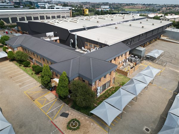 9 828  m² Industrial space