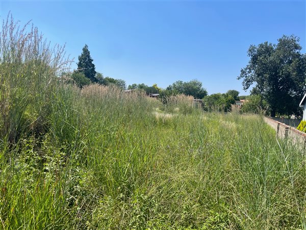 1350 m² Land available in Schuinshoogte