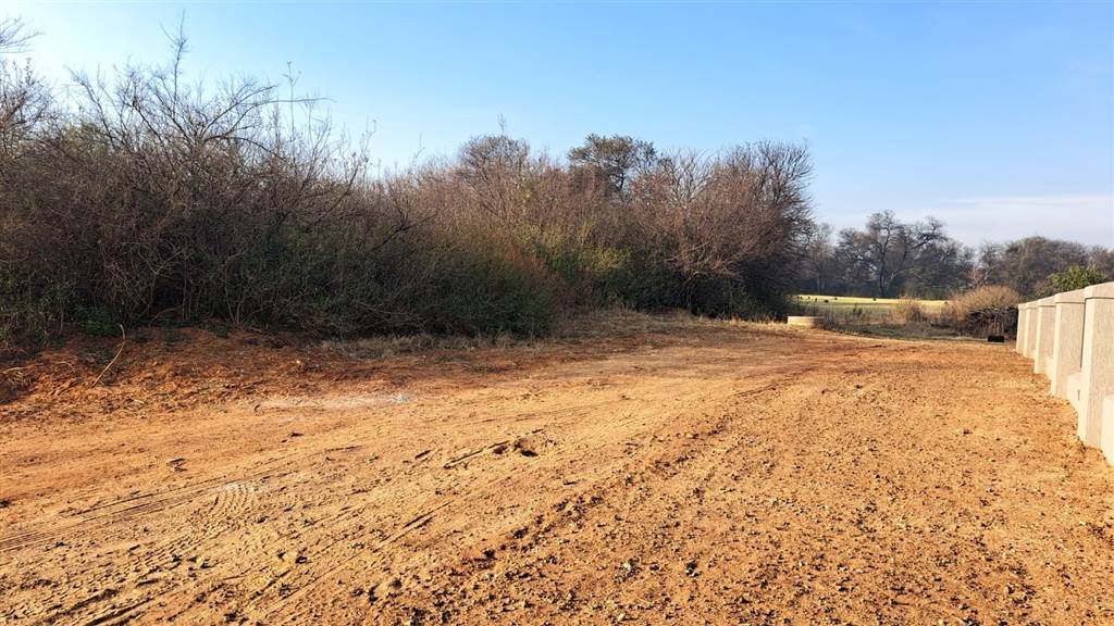 828 m² Land available in Heron Banks Golf And River Estate photo number 4