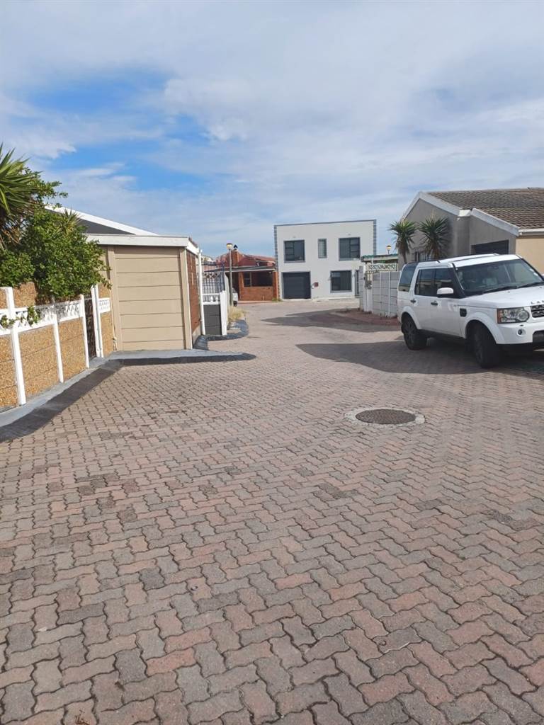 3 Bed House in Strandfontein photo number 23