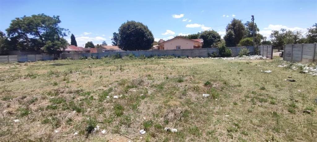 1665 m² Land available in Songloed photo number 4