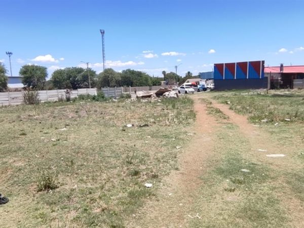 1665 m² Land available in Songloed