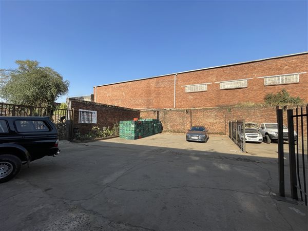 363  m² Industrial space