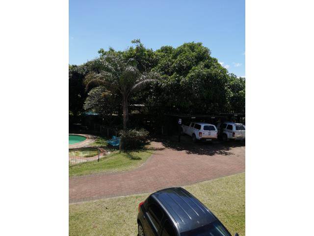 1 Bed Apartment in Illovo Beach photo number 14