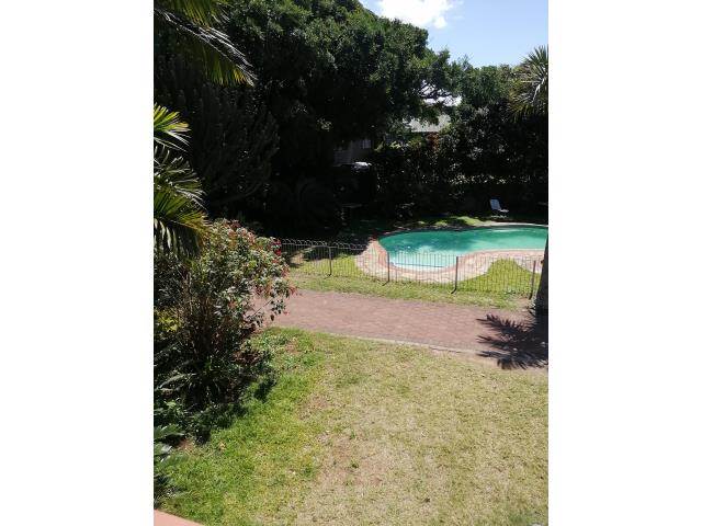 1 Bed Apartment in Illovo Beach photo number 13
