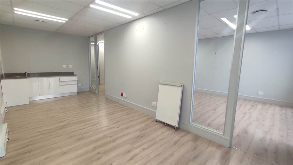 78.03  m² Commercial space in Bedfordview photo number 11