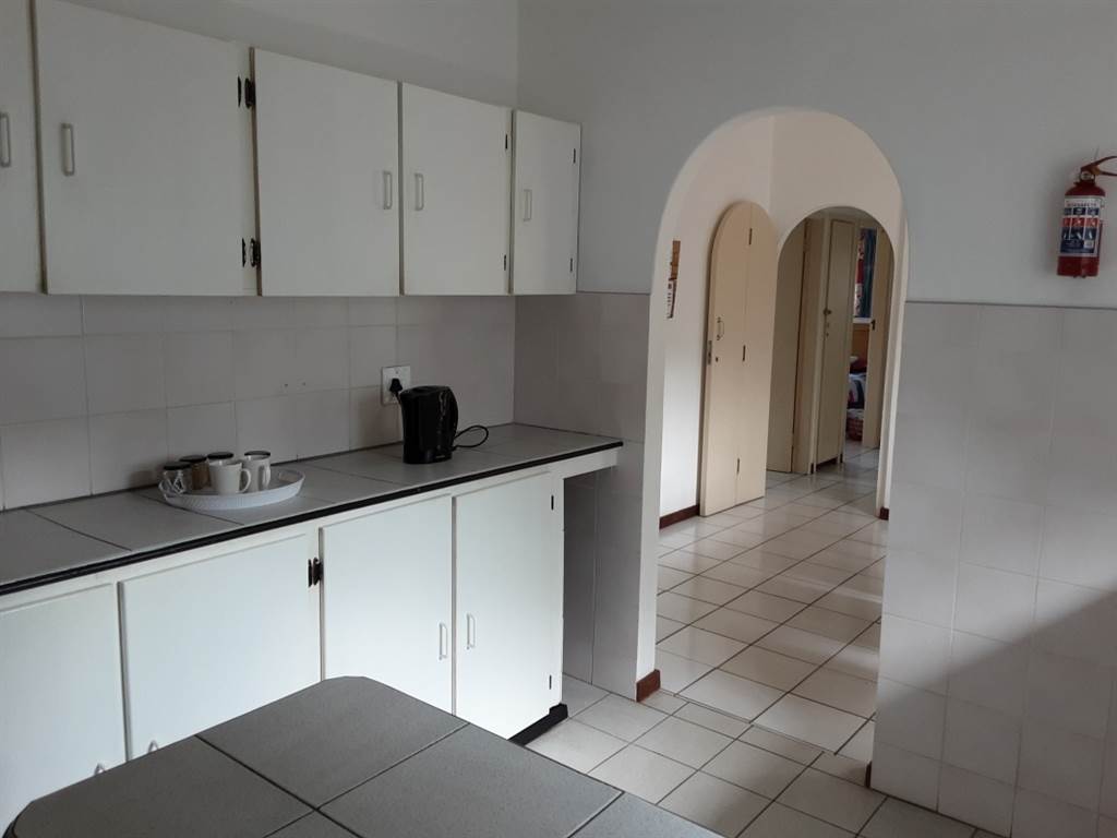 3 Bed House in Uvongo photo number 8