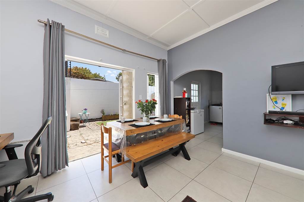 2 Bed House in Wynberg photo number 7