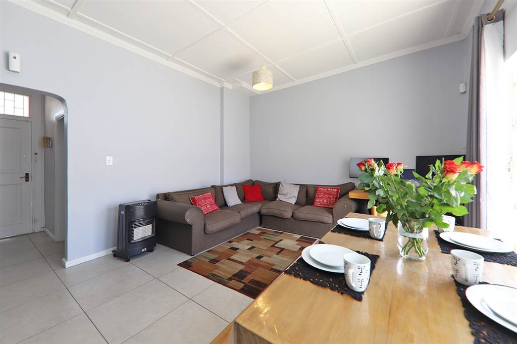 2 Bed House in Wynberg photo number 4