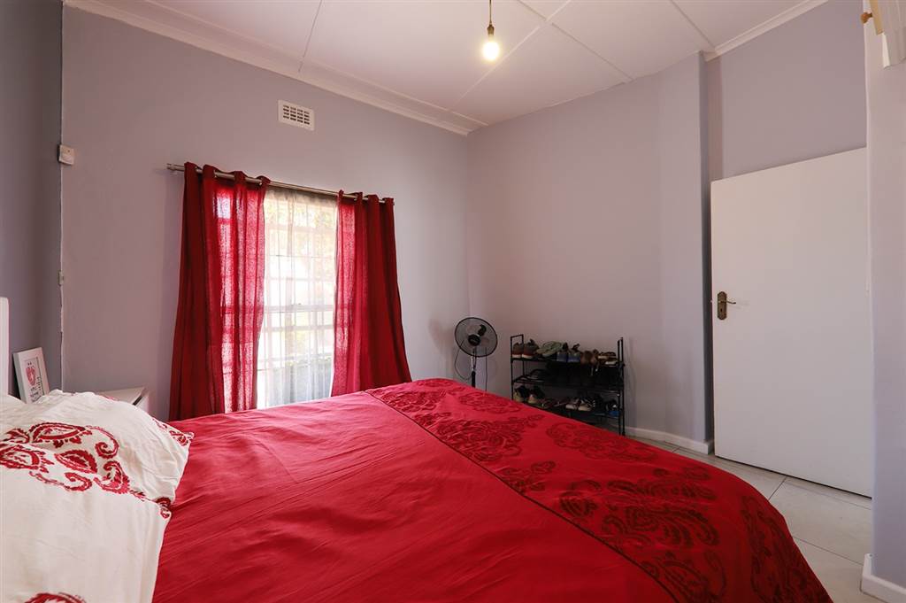 2 Bed House in Wynberg photo number 15