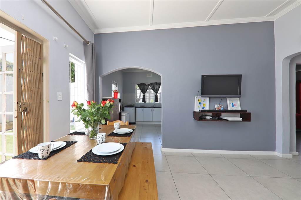 2 Bed House in Wynberg photo number 6
