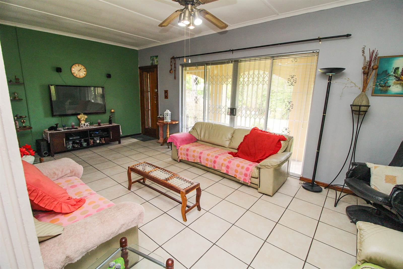 4 Bed House in Retief photo number 11