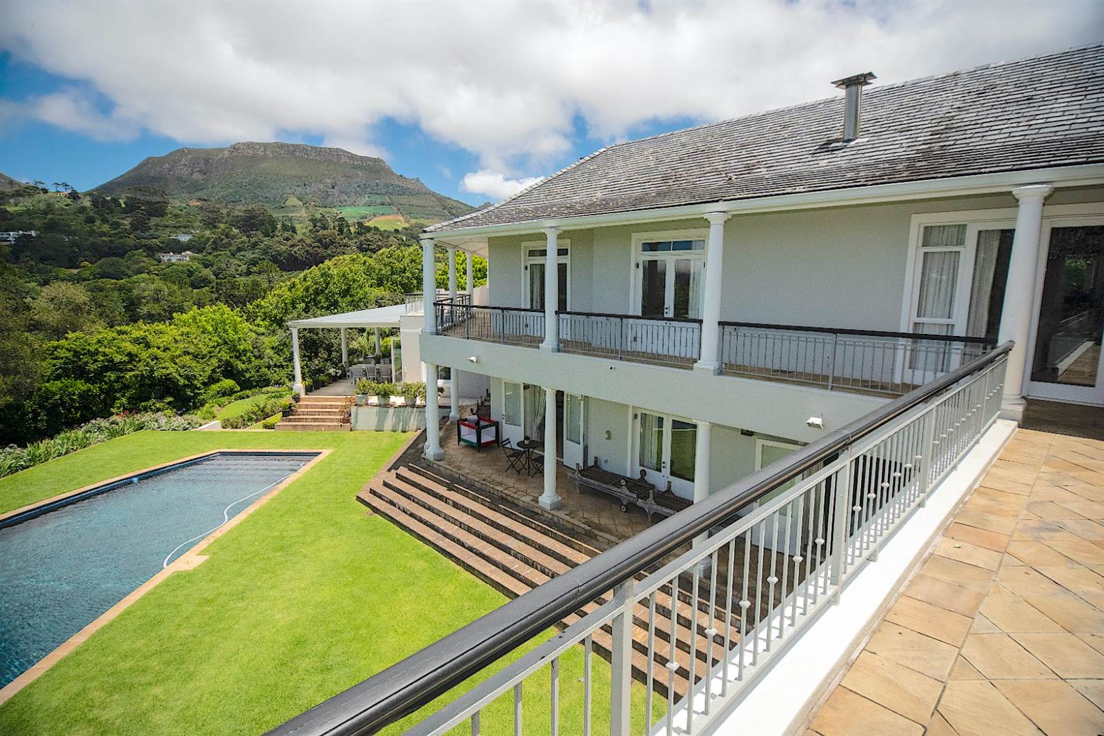 8 Bed House in Constantia photo number 3