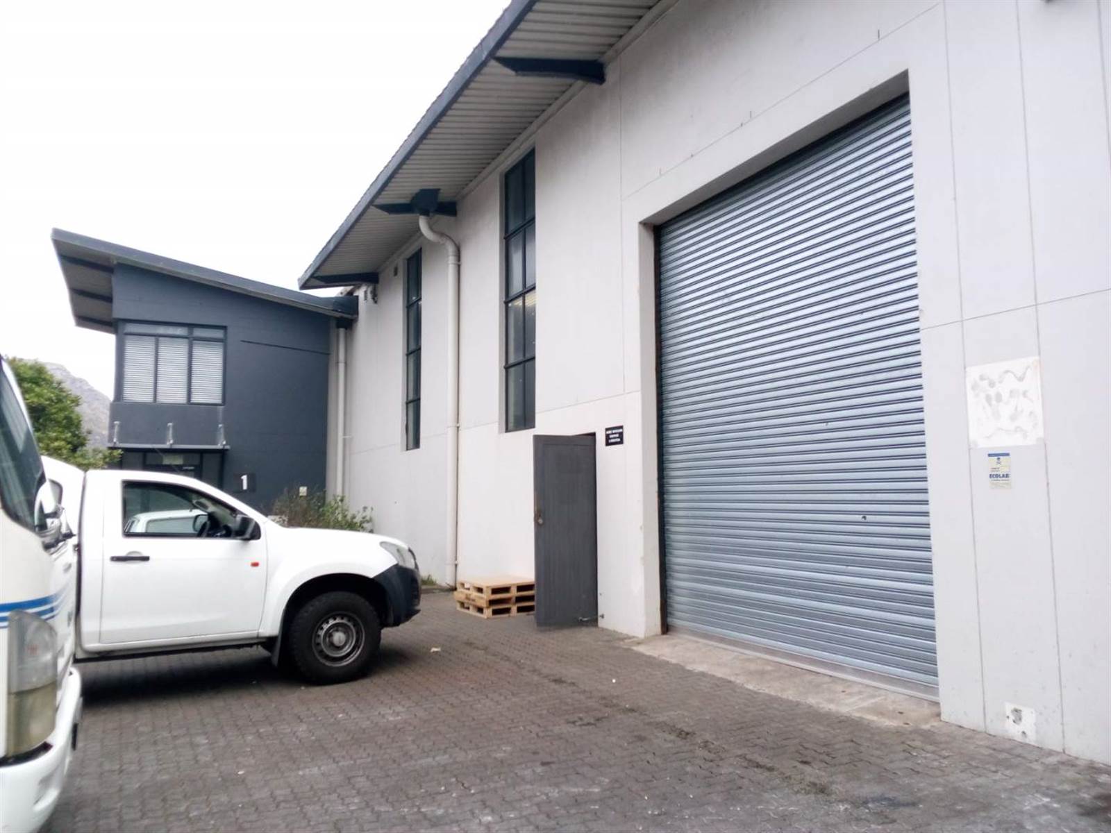 647  m² Industrial space in Muizenberg photo number 1