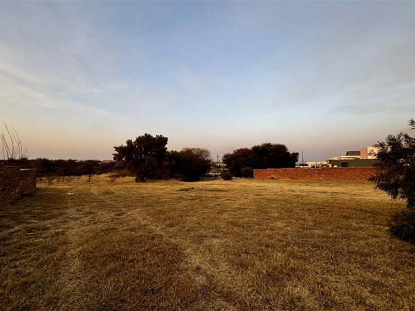 1 421 m² Land