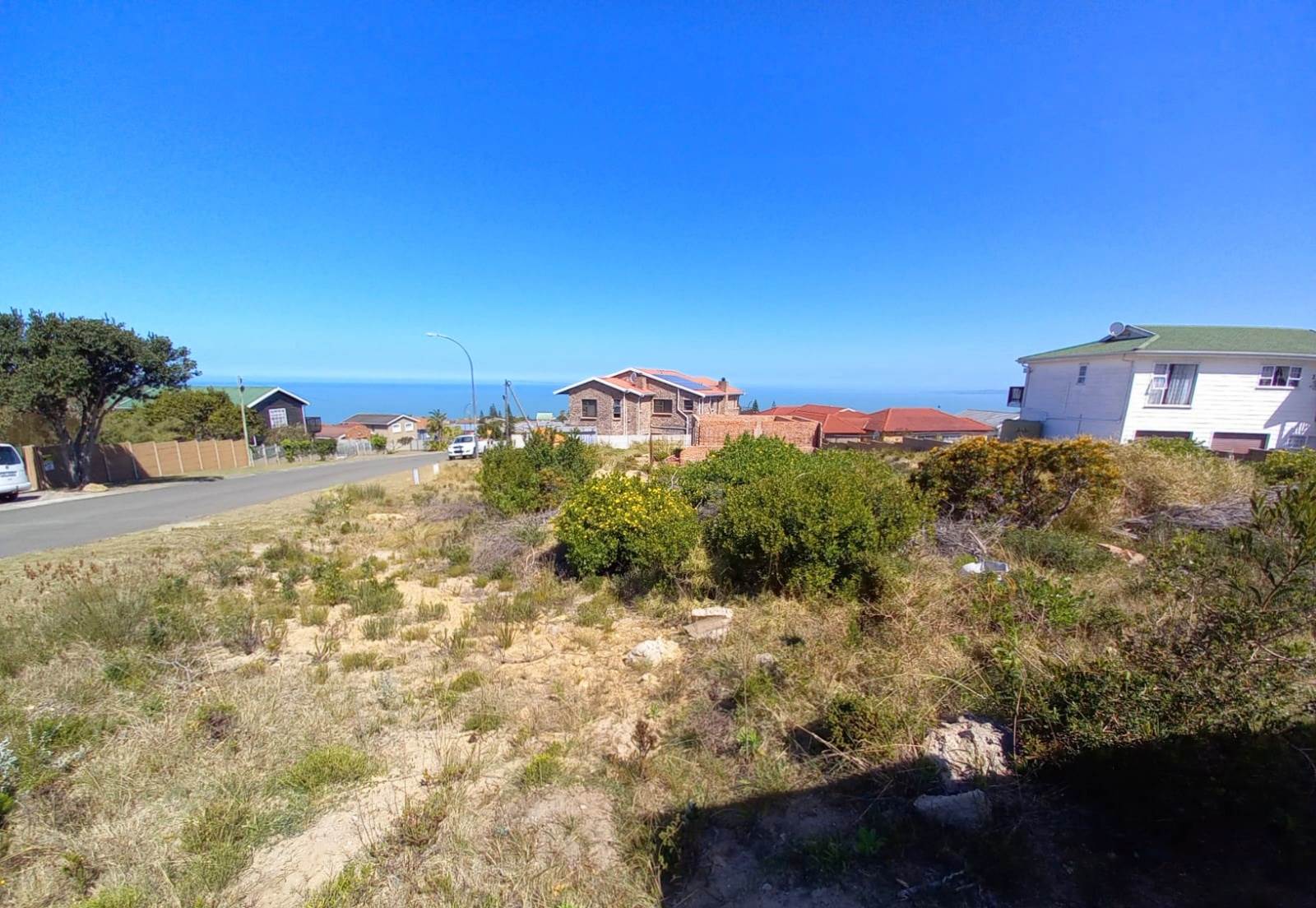 982 m² Land available in Dana Bay photo number 2