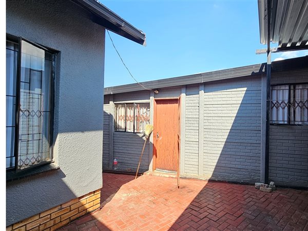 2 Bedroom House 2 Bedroom House