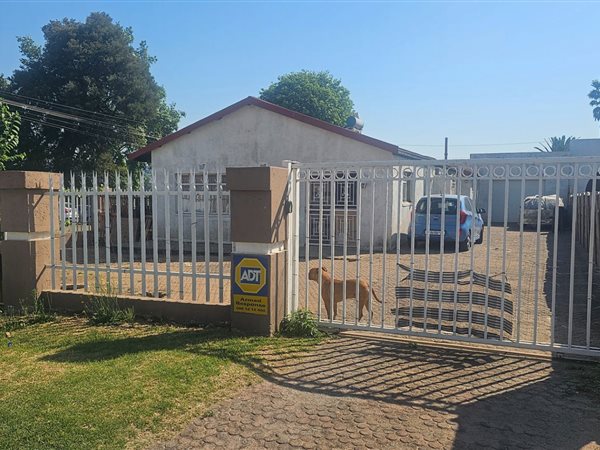 3 Bed House in Bosmont