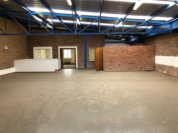 472  m² Industrial space
