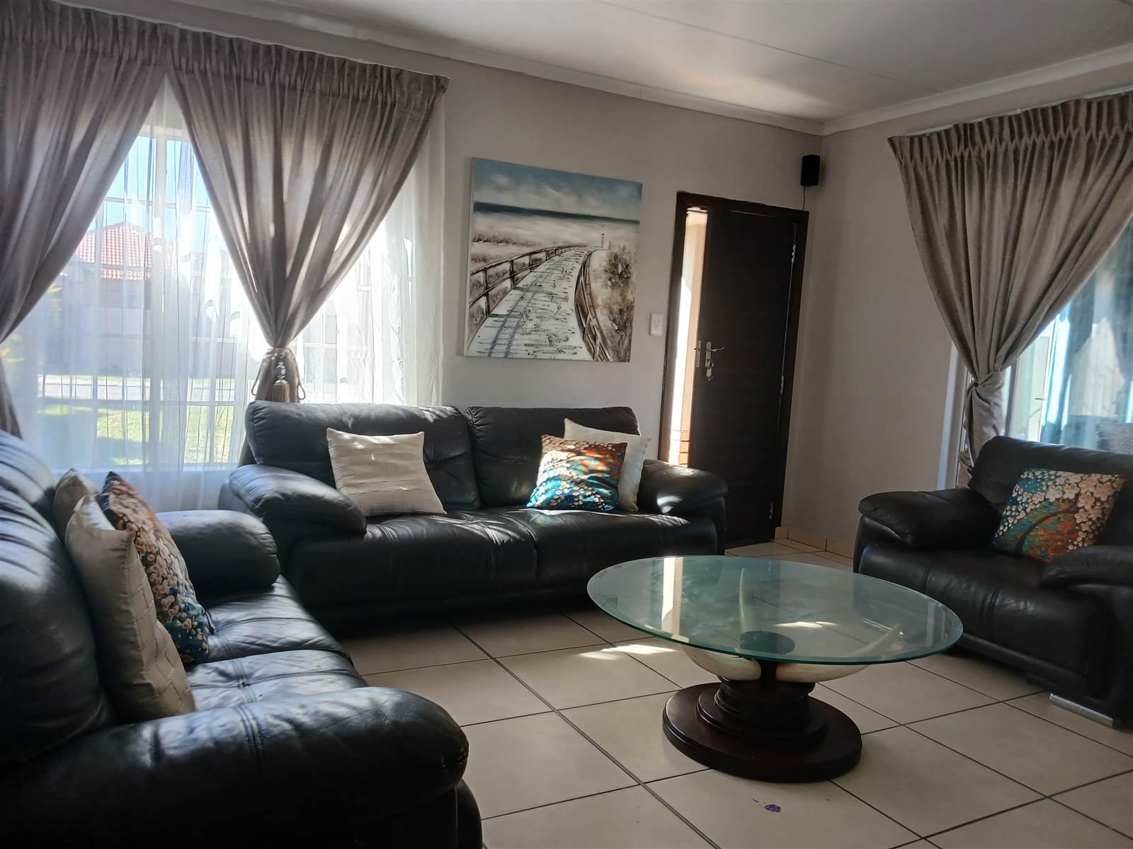 4 Bed House in Waterkloof East photo number 5