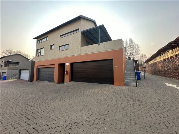 3 Bedroom Townhouse 3 Bedroom Townhouse
