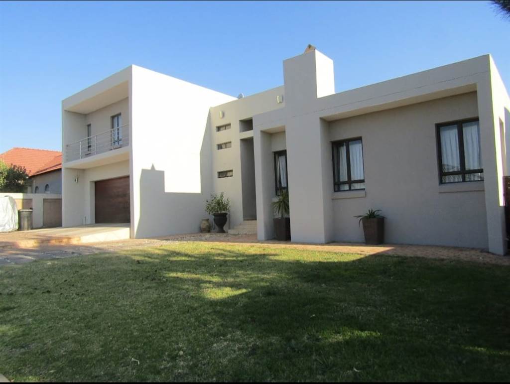4 Bed House in Polokwane Central photo number 3