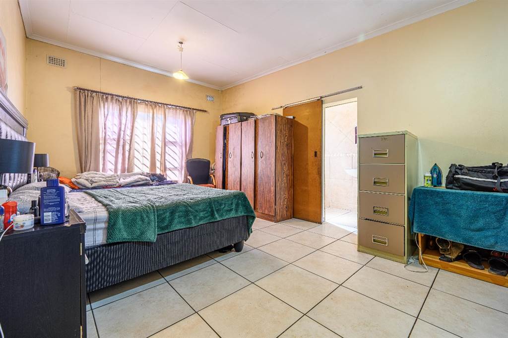 5 Bed House in Parow photo number 27
