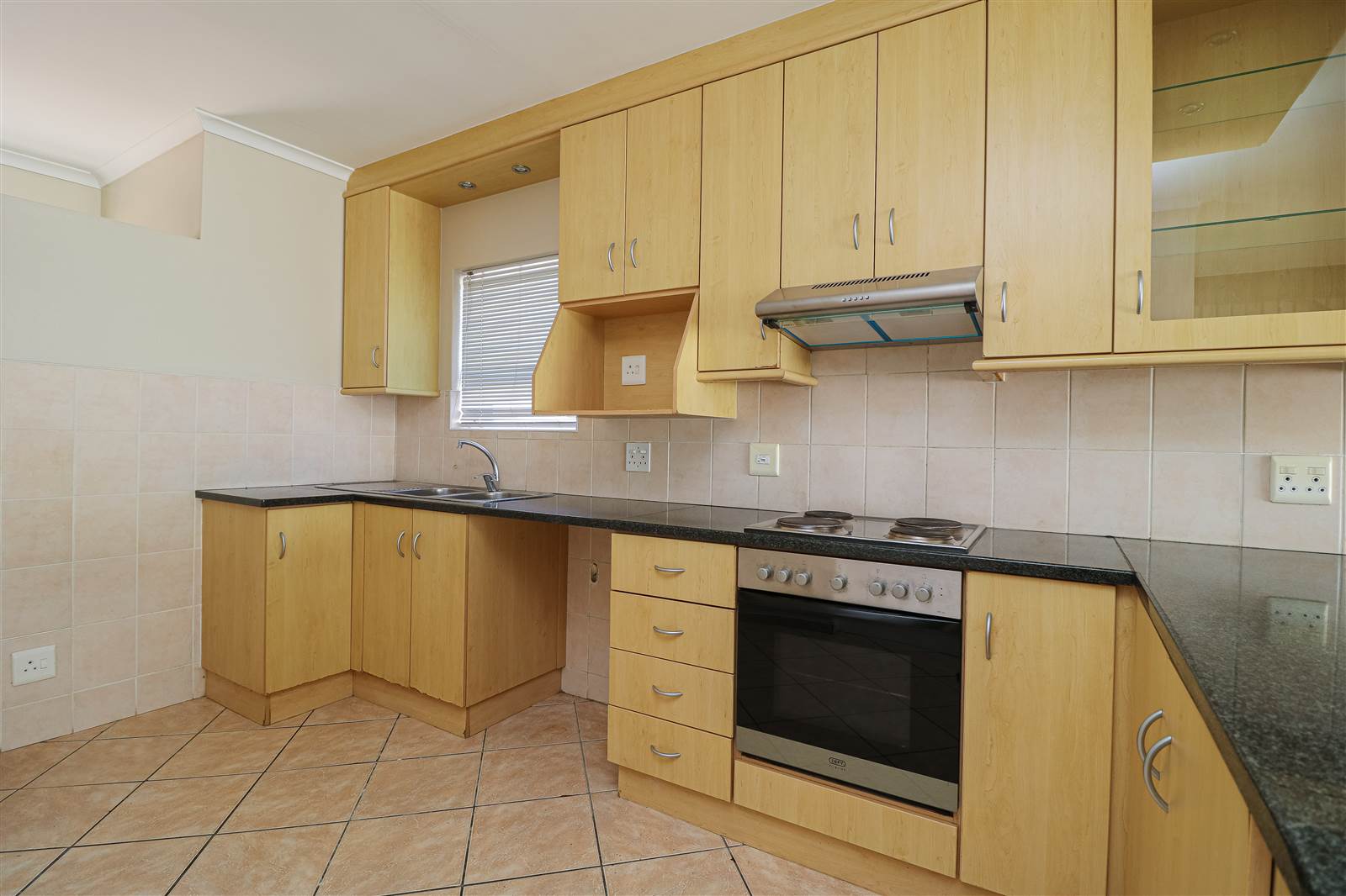 3 Bed Townhouse in Gordons Bay Central photo number 3