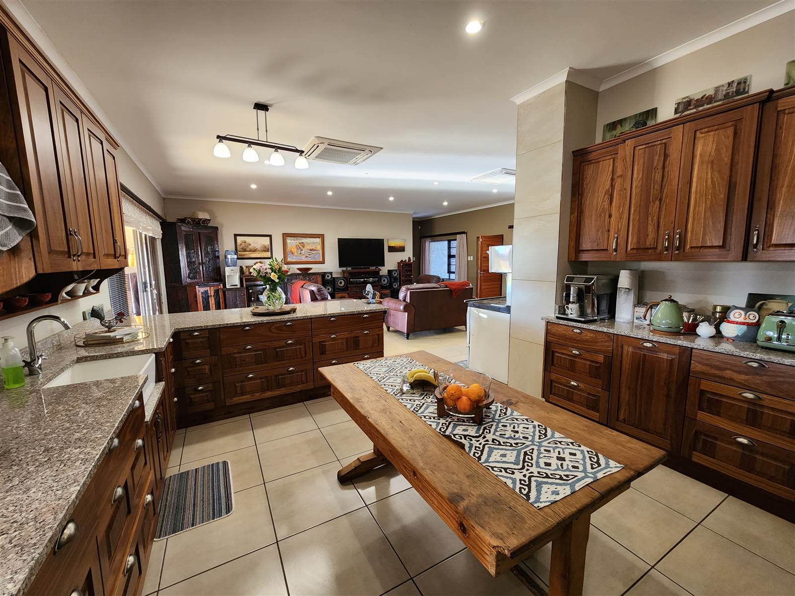 3 Bed House in Upington photo number 12