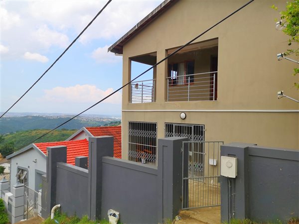 11 Bed Apartment in Pinetown Central