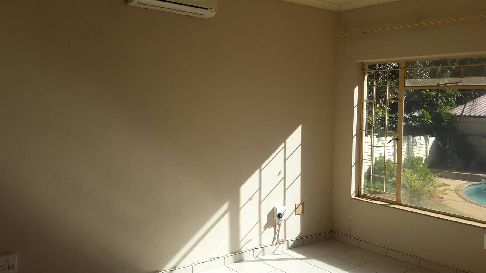 4 Bed House in Sinoville photo number 21