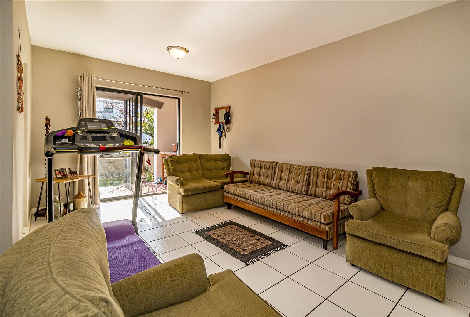 2 Bed Apartment in Somerset West Central photo number 5