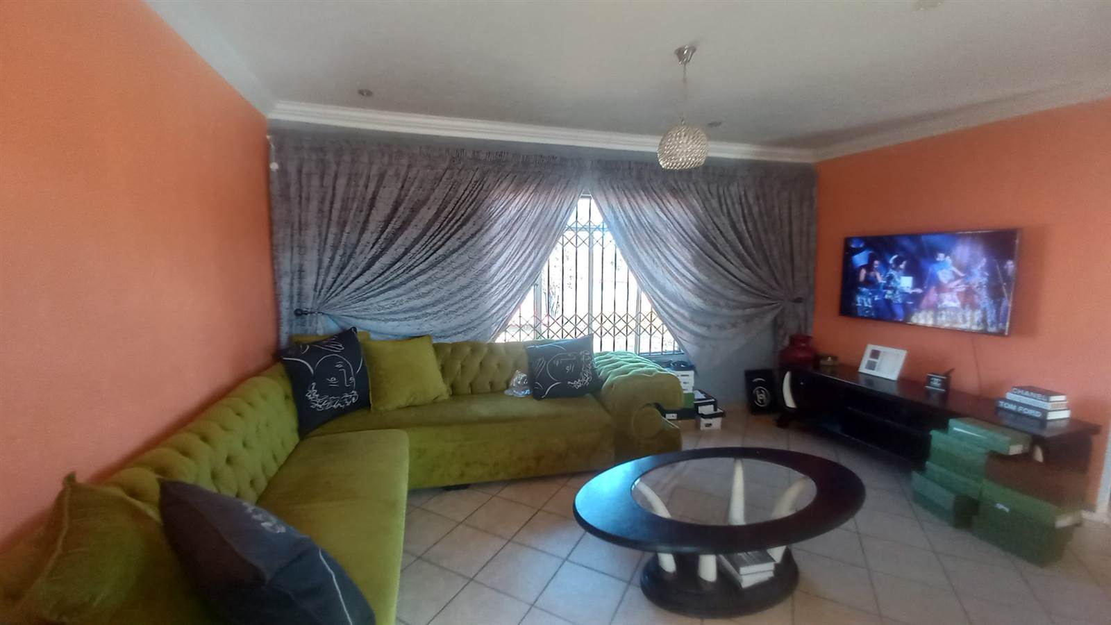 2 Bed Apartment in Krugersrus photo number 14