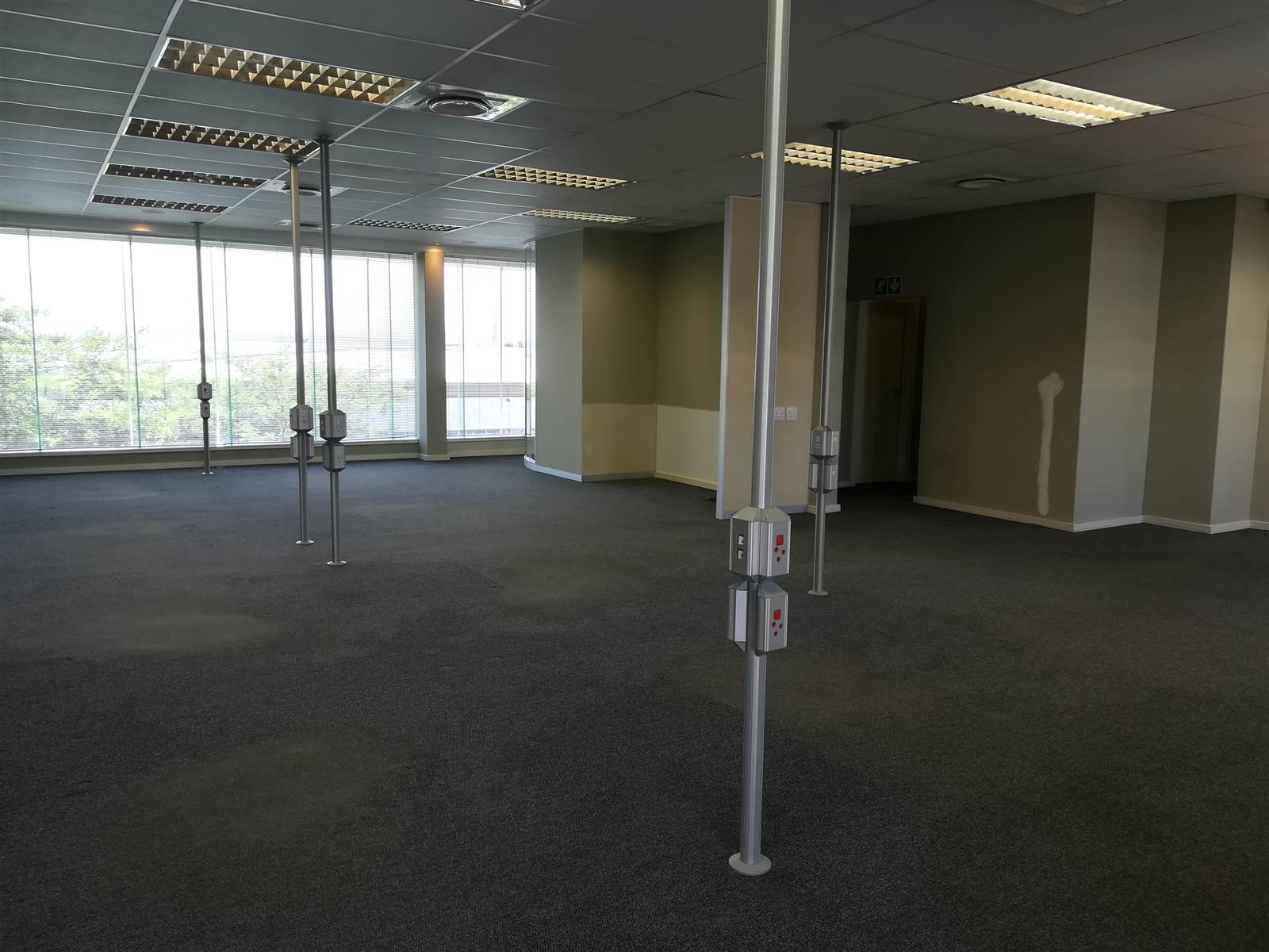 129  m² Commercial space in Somerset Park photo number 8