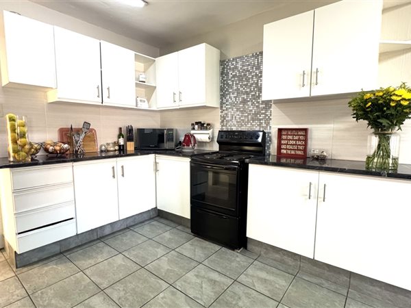 3 Bedroom Townhouse 3 Bedroom Townhouse