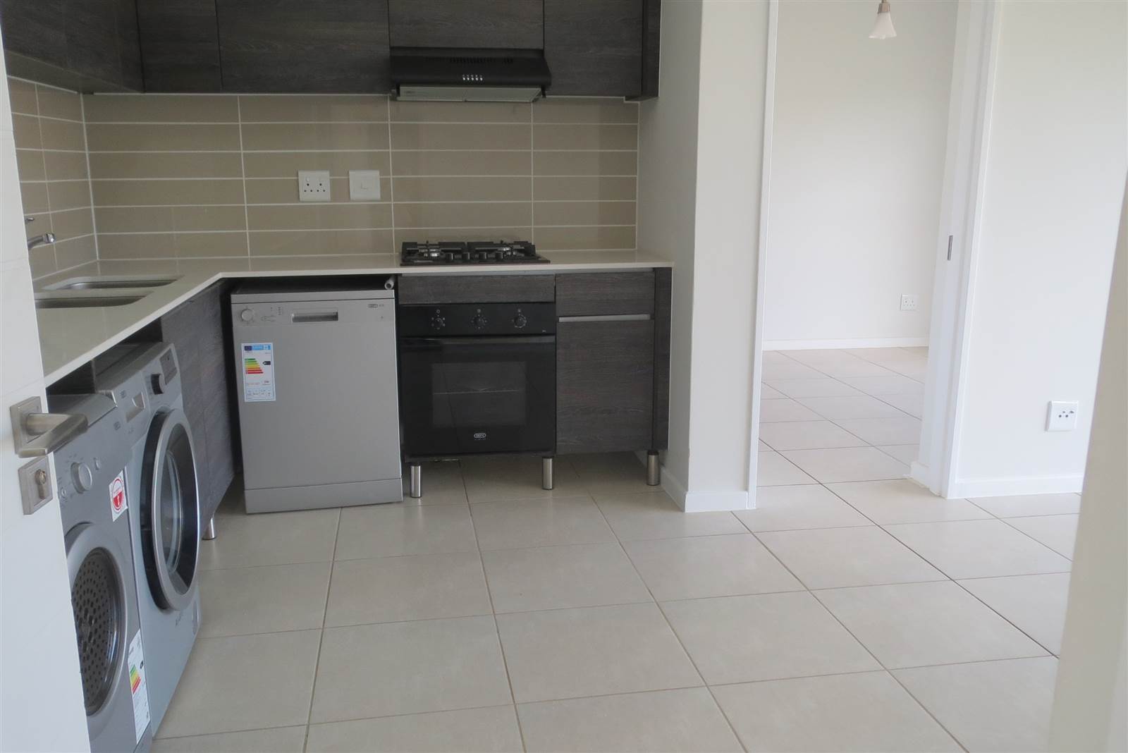 1 Bed Apartment in Modderfontein photo number 2