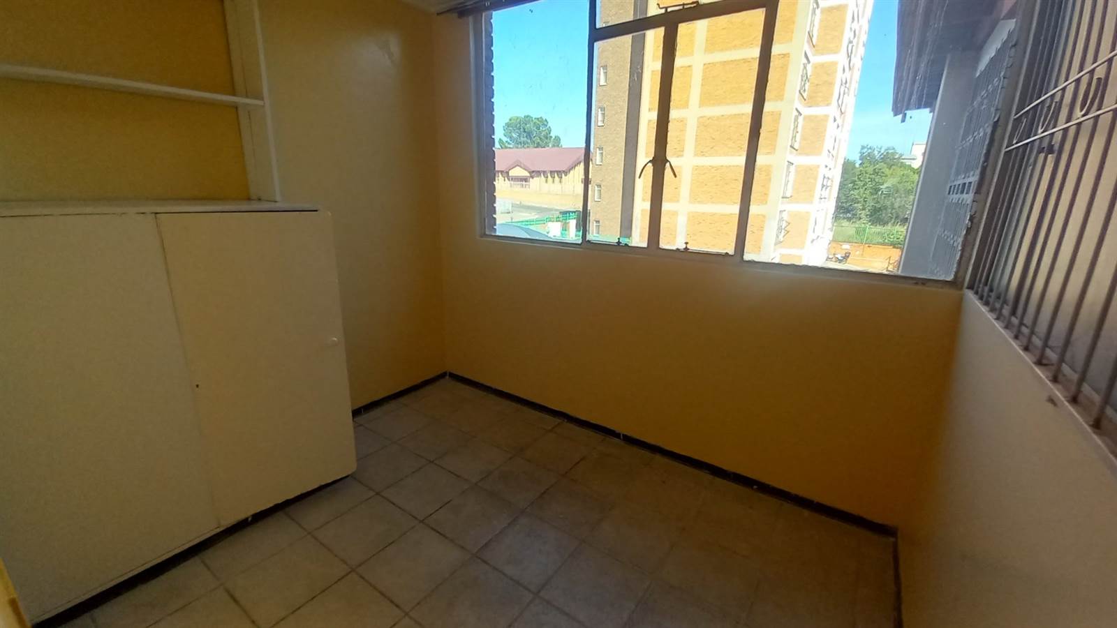 1 Bed Apartment in Bloemfontein photo number 5