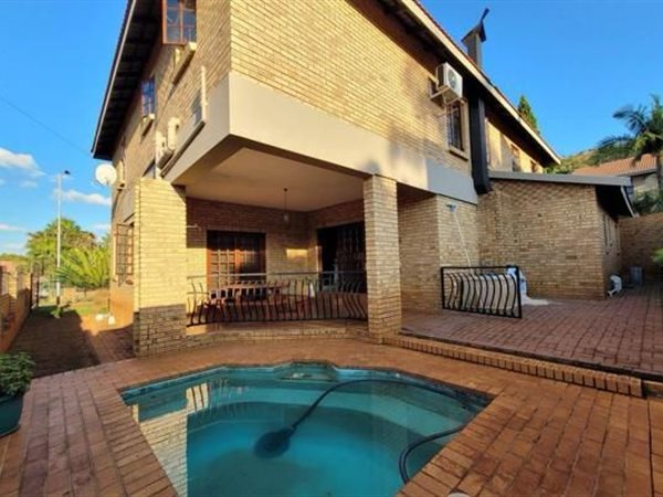 4 Bedroom House 4 Bedroom House