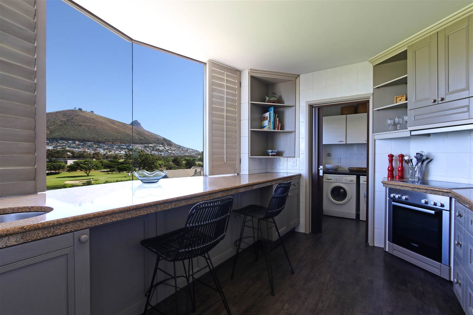 2 Bed Apartment in Mouille Point photo number 13