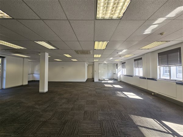 559  m² Commercial space