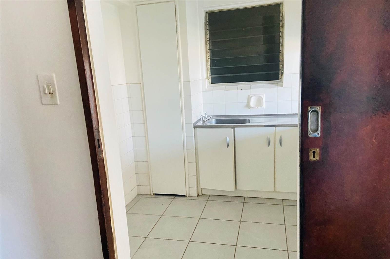 1 Bed Apartment in Durban CBD photo number 5