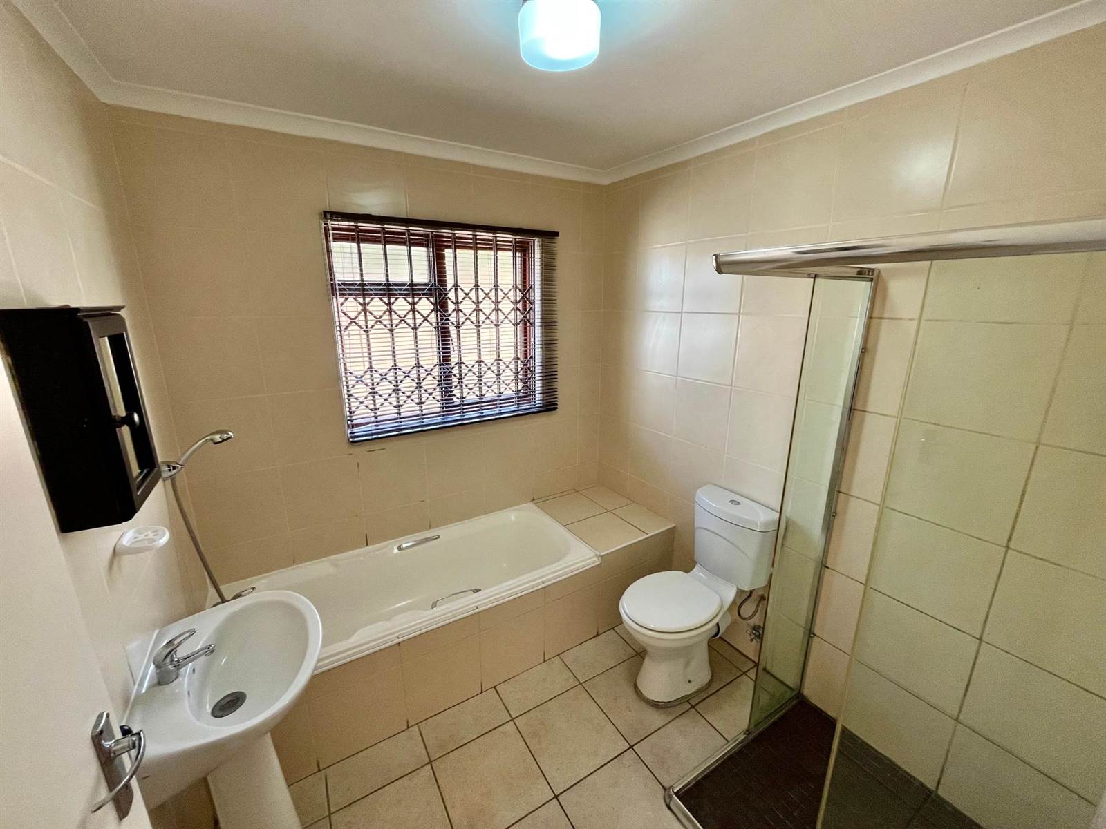 2 Bed House in Fish Hoek photo number 11